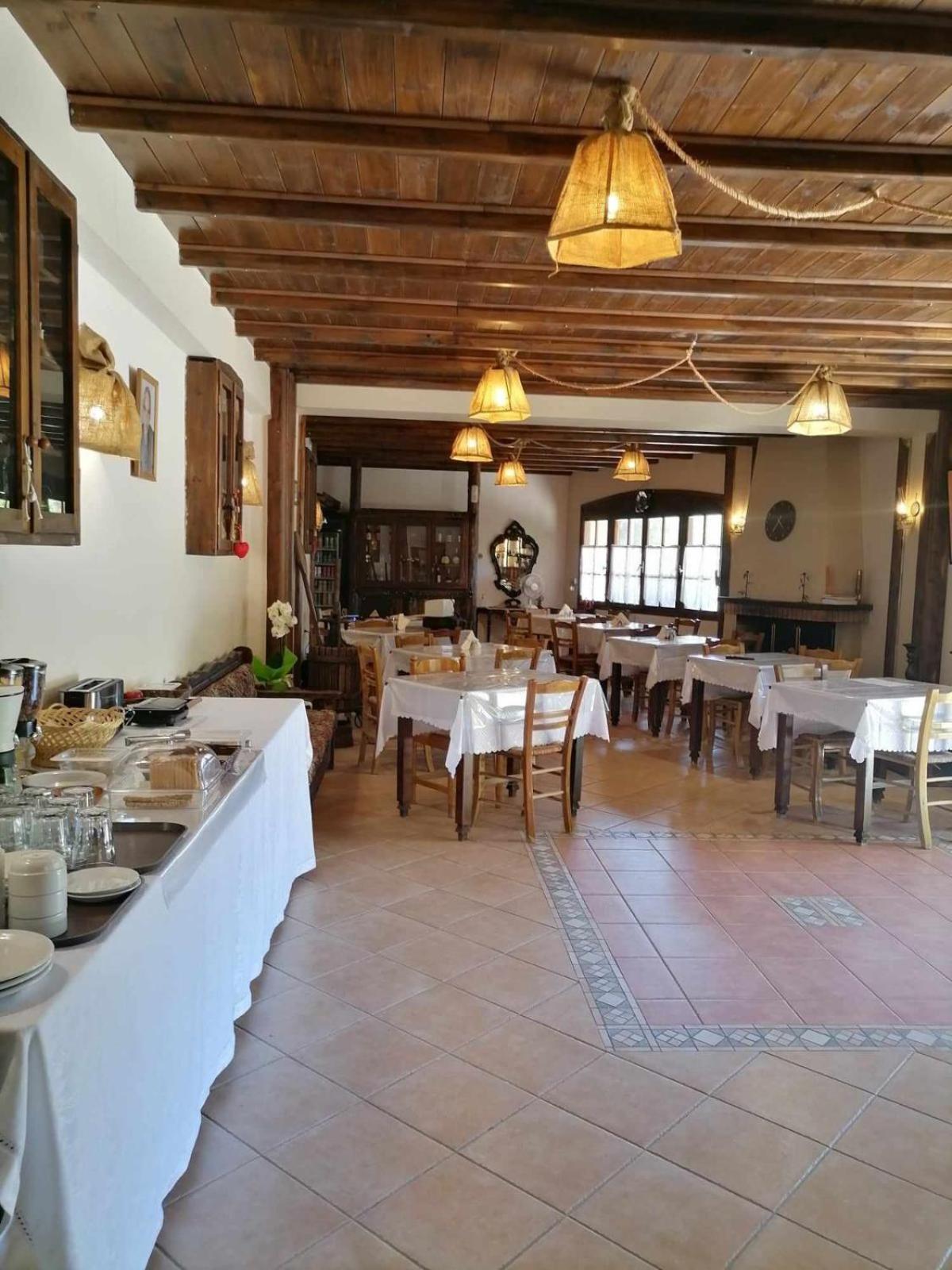 Allotino Hotel - Cafe & Snacks Lagkadia Bagian luar foto